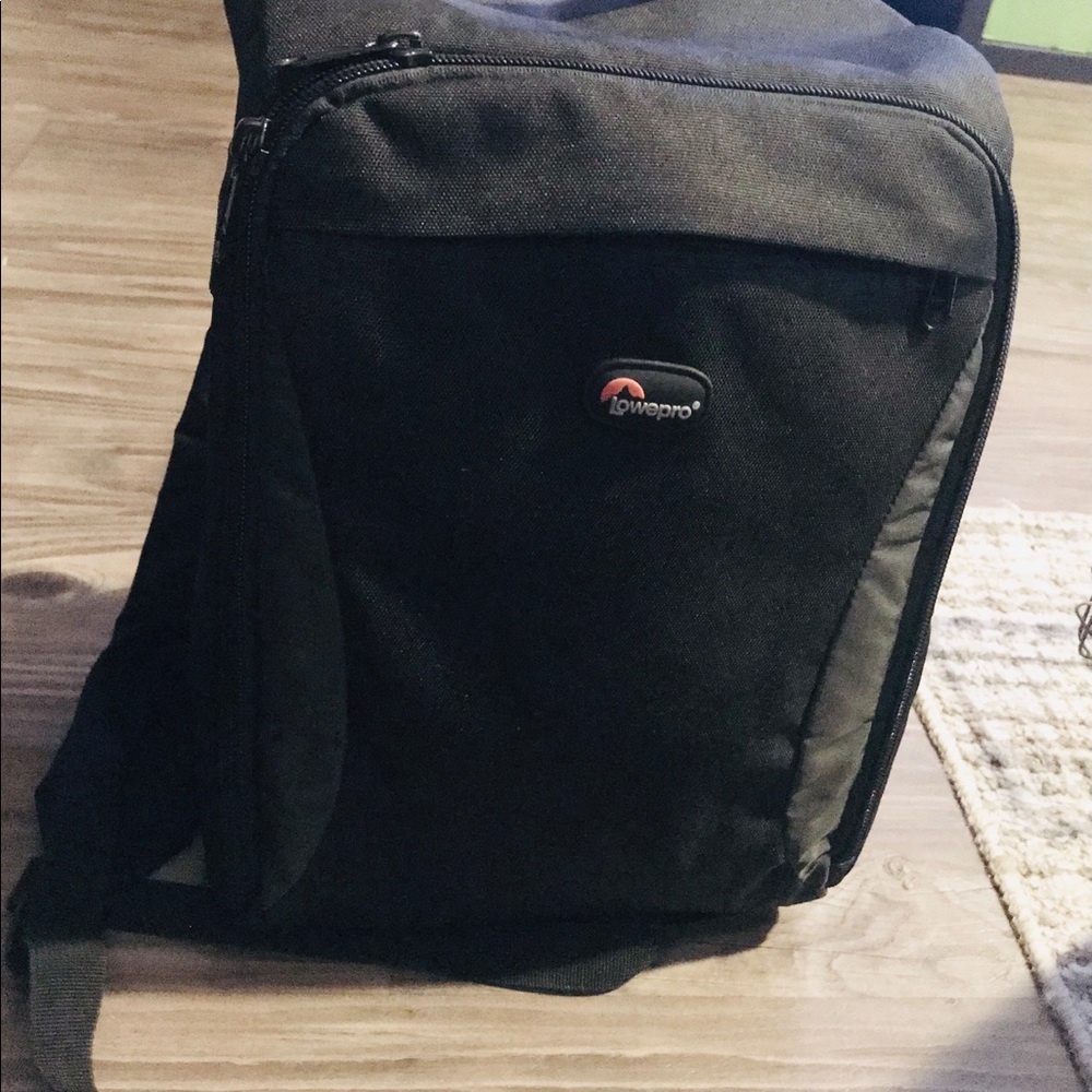 Lowepro Camera backpack - Picture 3 of 6